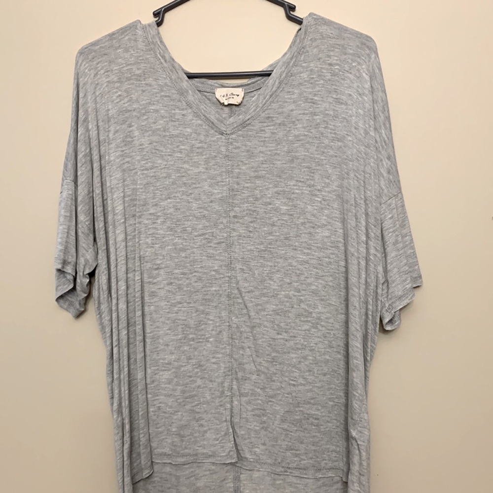 Grey high low tee.